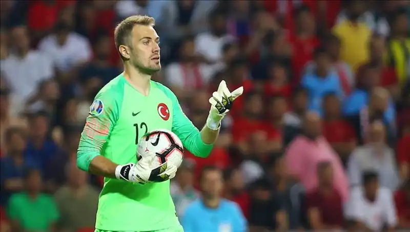 Mert Günok Futbola Vedanın Yaşını Açıkladı: Hayranlarını Üzen Açıklama