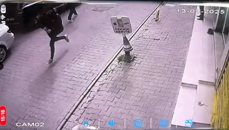İstanbul’da Silahlı Saldırı: Bacağından Vurulan Genç Hayat Mücadelesine Devam Ediyor
