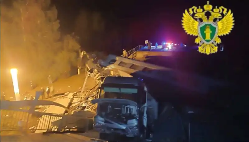 Rusya'daki Köprü Çökmeleri ve Tren Kazası: 7 Can Aldı