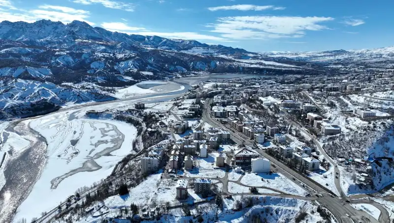 Tunceli'de Yaşanan Kar Fırtınası 131 Köy Yolunu Ulaşıma Kapattı