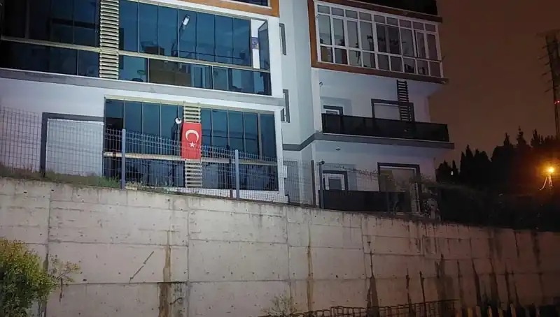 Sakarya'da Üst Üste Gelen Problemler Nedeniyle 4 Katlı Apartman Tahliye Edildi