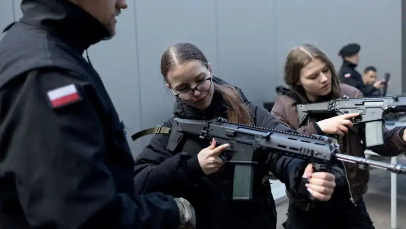 Polonya’nın Askeri Hazırlıkları: Siviller İçin Askeri Eğitim Programları Başladı