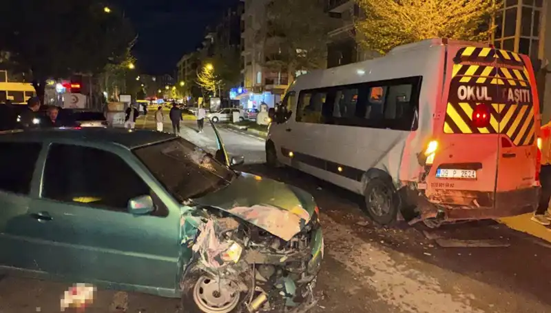 Minibüs Faciası: Otomobil Servis Araçlarına Çarptı, 6 Kişi Yaralandı