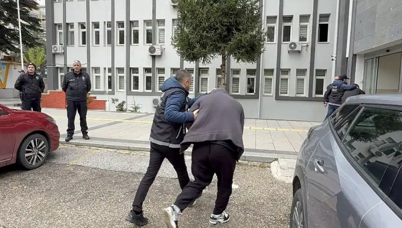 Türkiye'de 10 Bin Sentetik Ecza Hapı Ele Geçirildi: 20 Gözaltı!