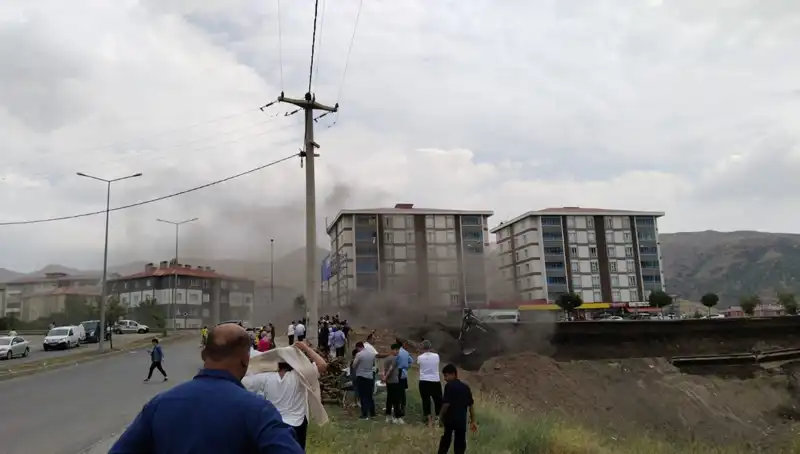 Bitlis'te Doğalgaz Hattında Patlama: Can ve Mal Kaybı Yaşandı
