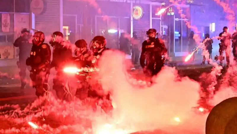 Los Angeles'taki Protestolar ABD Genelinde Büyüyen İsyanın Sembolu Haline Geldi