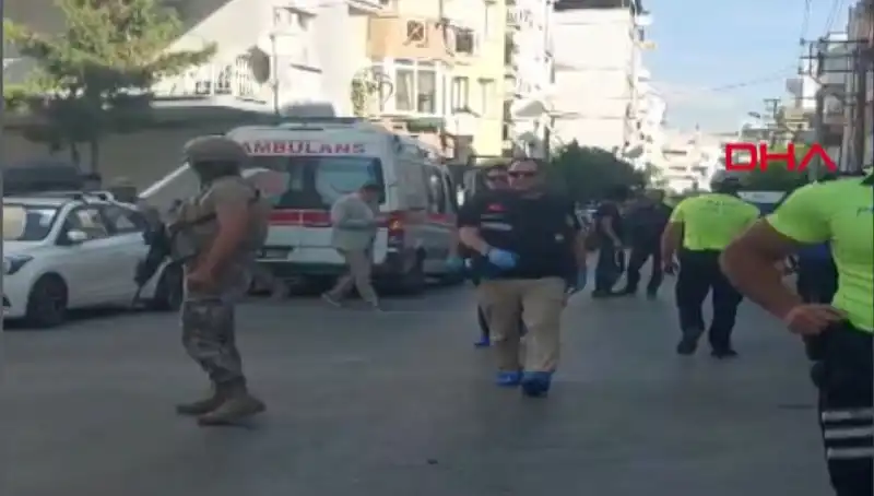 İzmir'de Karakola Yapılan Silahlı Saldırı: İki Şehit ve Bir Yaralı Var
