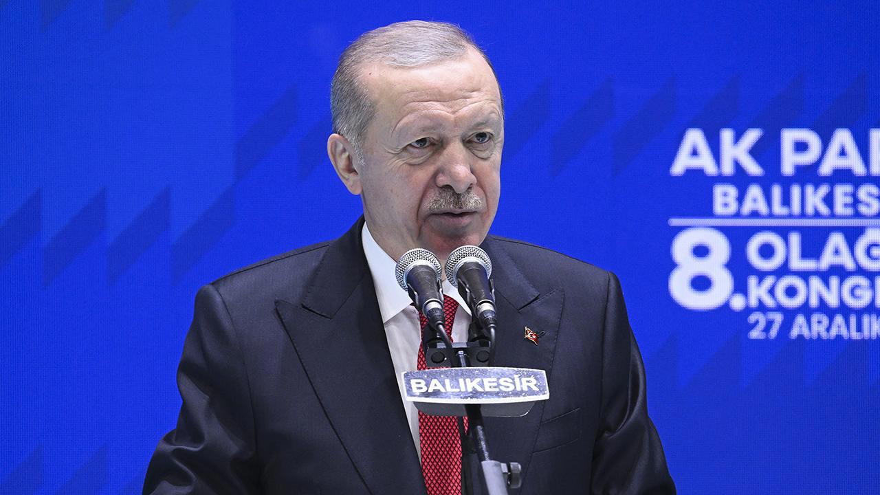 Cumhurbaşkanı Erdoğan insanlık sınavını övdü.