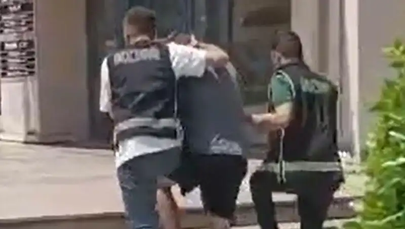 Turistlerin Sahte Döviz ile Alışveriş Yaptığı Ülkede Sınır Dışı Skandalı
