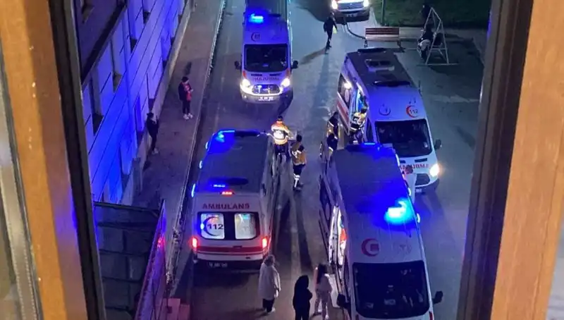 53 Öğrencinin Akşam Yemeğinden Zehirlenmesi: Hastane Alarm Verdi