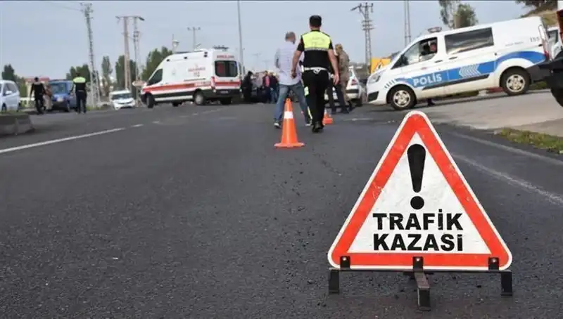 Antalya'da Otomobil Kanalına Devrildi: Yaralılar ve Olayın Serüveni
